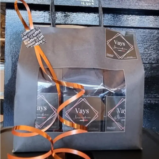 Découvrez notre coffret de café en grains : un coffret cadeau à l'image de votre artisan torréfacteur. Idéal pour faire plaisir pour les fêtes de fin d'année en toute simplicité. 
Label made in Marne